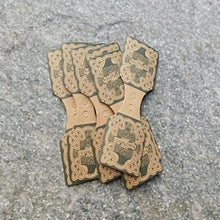 Ladda upp bild till gallerivisning, Pappers display- kort med text &quot;Handmade&quot;
