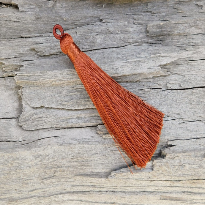 Tofs/tassel, rödbrun