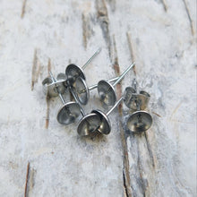 Ladda upp bild till gallerivisning, Öronstift i rostfritt stål, skålformad 13x6 mm
