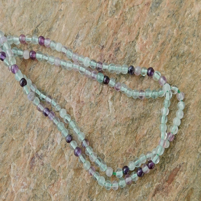 Fluorit 4 mm, sträng