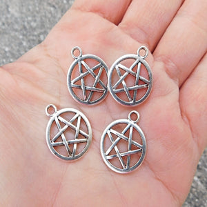 Pentagram berlocker i färgad metall - 20 pack