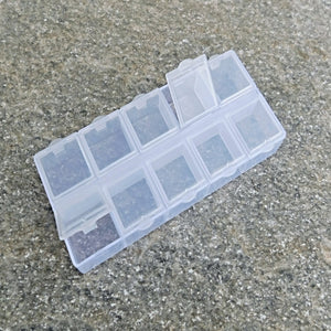 Förvaringsask i plast med 10 fack, 13x6 cm