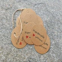 Ladda upp bild till gallerivisning, Rund etikett &quot;Handmade with love&quot;
