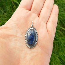 Ladda upp bild till gallerivisning, Lapis Lazuli - hänge med ram i rostfritt stål
