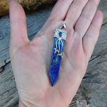 Ladda upp bild till gallerivisning, Lapis Lazuli hänge med mönster, 50 mm

