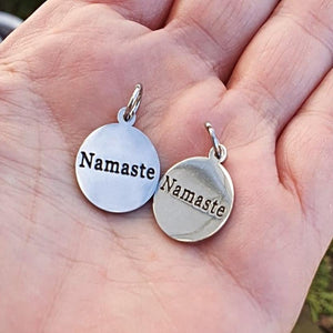 Berlock "Namaste" i rostfritt stål