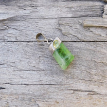 Ladda upp bild till gallerivisning, Peridot - hänge med sterling silver
