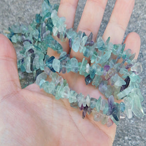Regnbågsfluorit chips, sträng